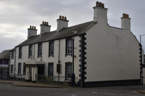  Dinorben Arms Hotel  Амлвч